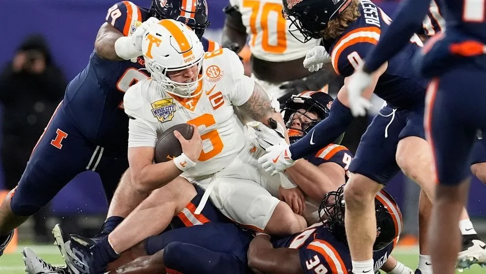 History in Nashville: Illinois Stuns Tennessee in Music City Bowl, Big Ten Stays Undefeated 1 Illinois beats Tennessee