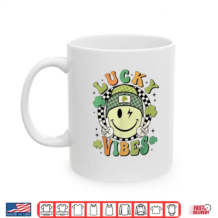 Mug Funny Clovers St PatrickS Day Kiss Me IM A Hairstylist Shirt