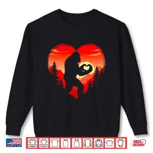 Sweatshirt Funny Bigfoot in Love Heart Happy Valentines Day Men Women Shirt