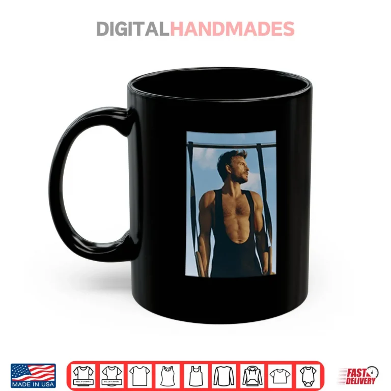 Mug Jonathan Bailey Peoples Sexiest Man Alive Shirt