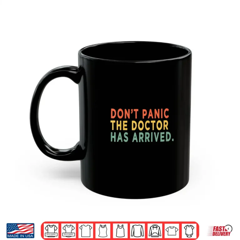 Mug DonT Panic The Doctor Has Arrived Funny Doctors Quote Shirt