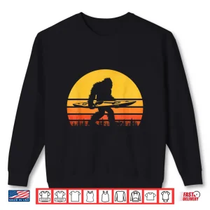 Sweatshirt Retro Bigfoot Kayak Vintage Sasquatch Kayaking Shirt