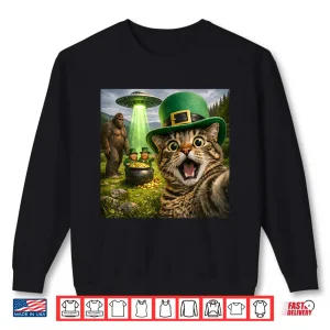 Sweatshirt Funny St Patricks Day Cat Selfie with Leprechaun Bigfoot UFO Shirt