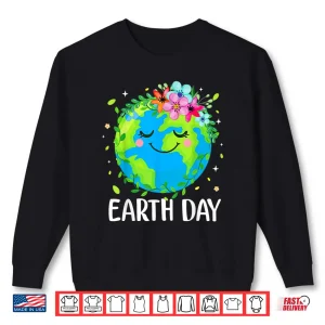 Sweatshirt Happy Earth Day Shirt Cute Earth With Floral Earth Day 2025 Shirt