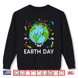 Sweatshirt Earth Day Shirt Floral Cute Peaceful Planet Earth Day 2025 Shirt
