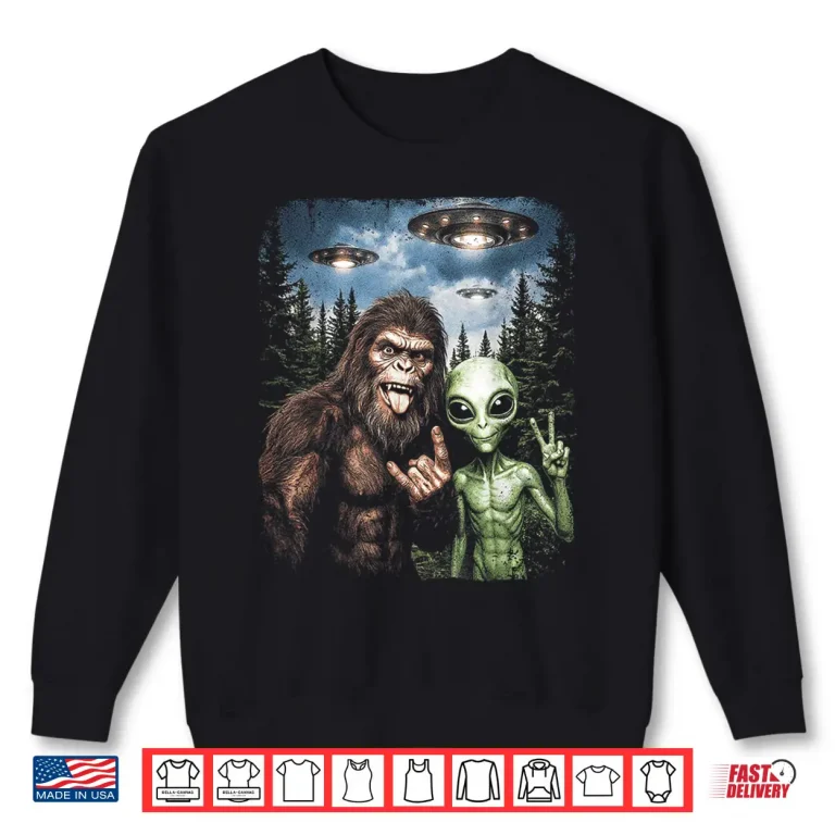 Sweatshirt Bigfoot Alien Selfie Rock On Peace Sign Funny UFO Sasquatch Shirt