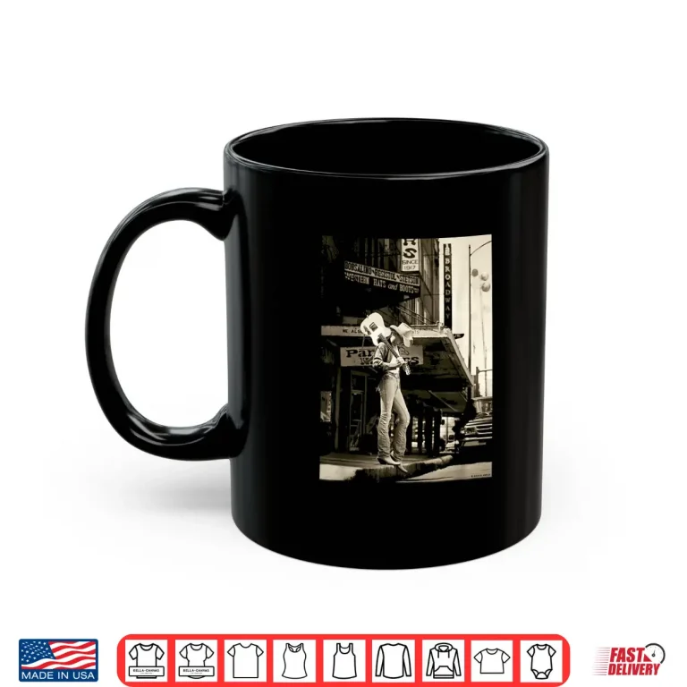 Mug US Country Singer Dwight Yoakam by Michael Grecco Shirt