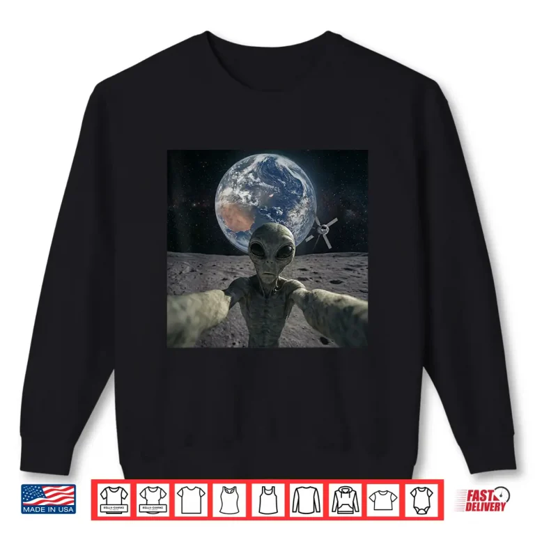 Sweatshirt Alien Selfie from the Moon Funny Back to The Moon 2026 Shirt