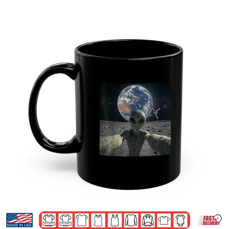 Mug Alien Selfie from the Moon Funny Back to The Moon 2026 Shirt