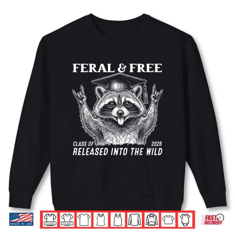 Sweatshirt Cute Feral and Free Class of 2026 Funny Raccoon Graduation Shirt