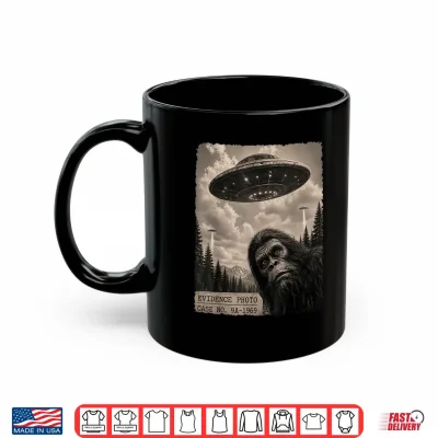 Mug Funny Bigfoot Graphic Tee Alien UFO Vintage Evidence Photo Shirt